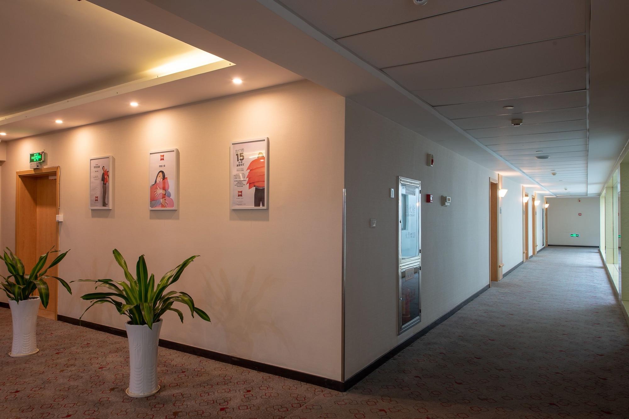 Ibis Hangzhou Huanglong Sports Center Hotel Экстерьер фото