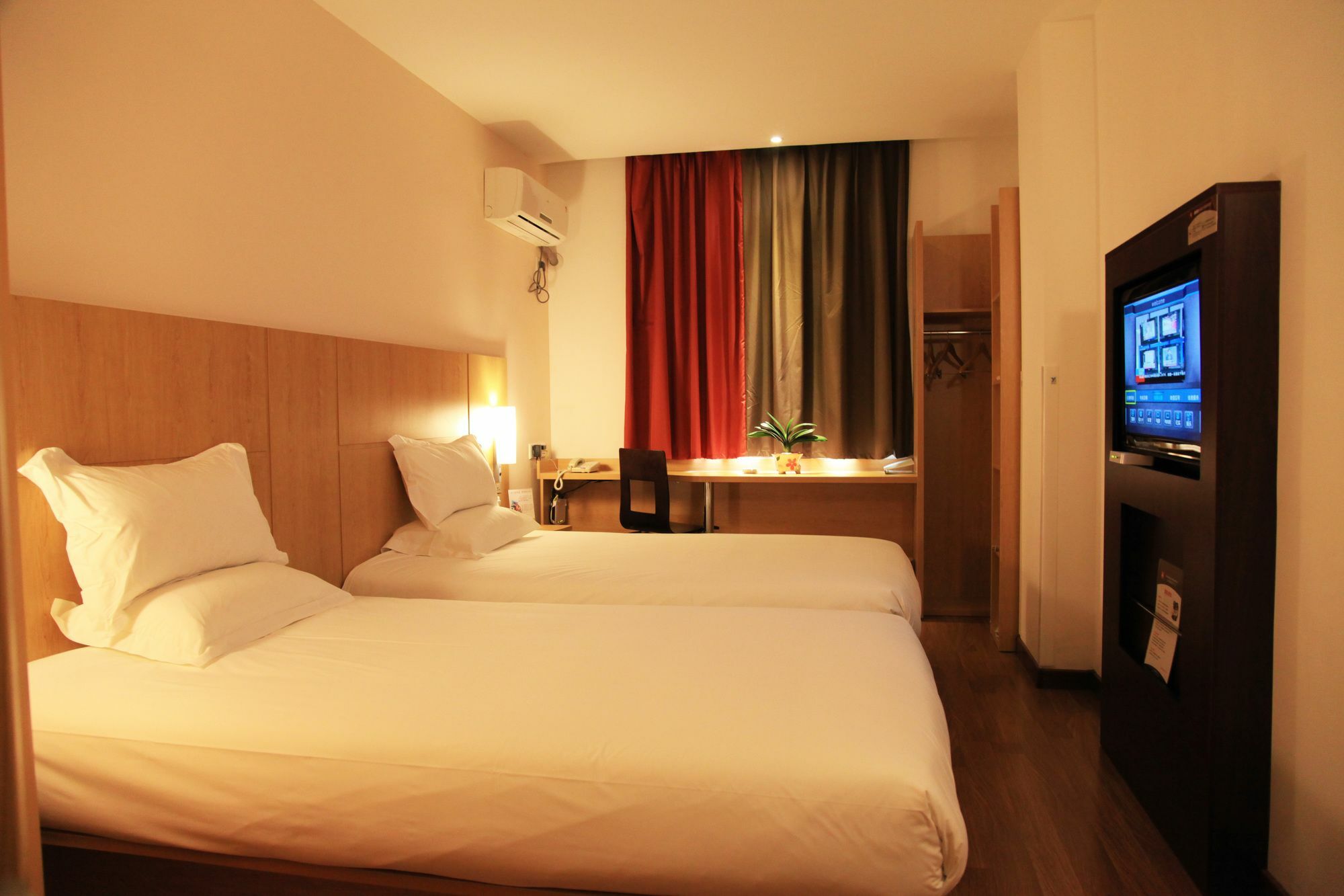 Ibis Hangzhou Huanglong Sports Center Hotel Экстерьер фото